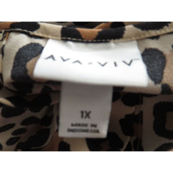 Ava + Viv Women's Leopard Print Short Sleeve Back Button Detail Blouse Plus 1X - Picture 9 of 11